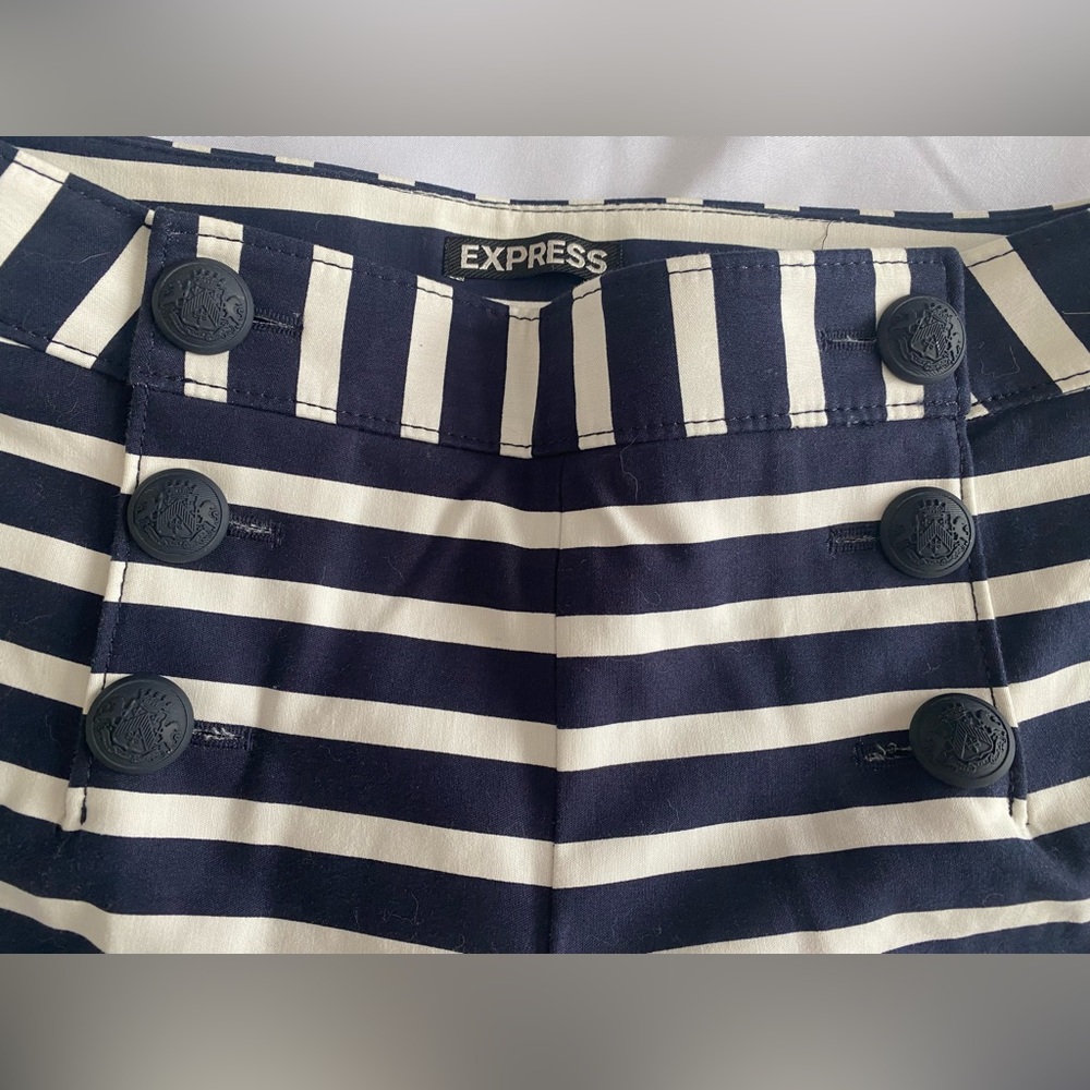 Express Woman’s Size 2R
Ankle Pant Navy White Striped
Sailor Mid Rise - Picture 4 of 6